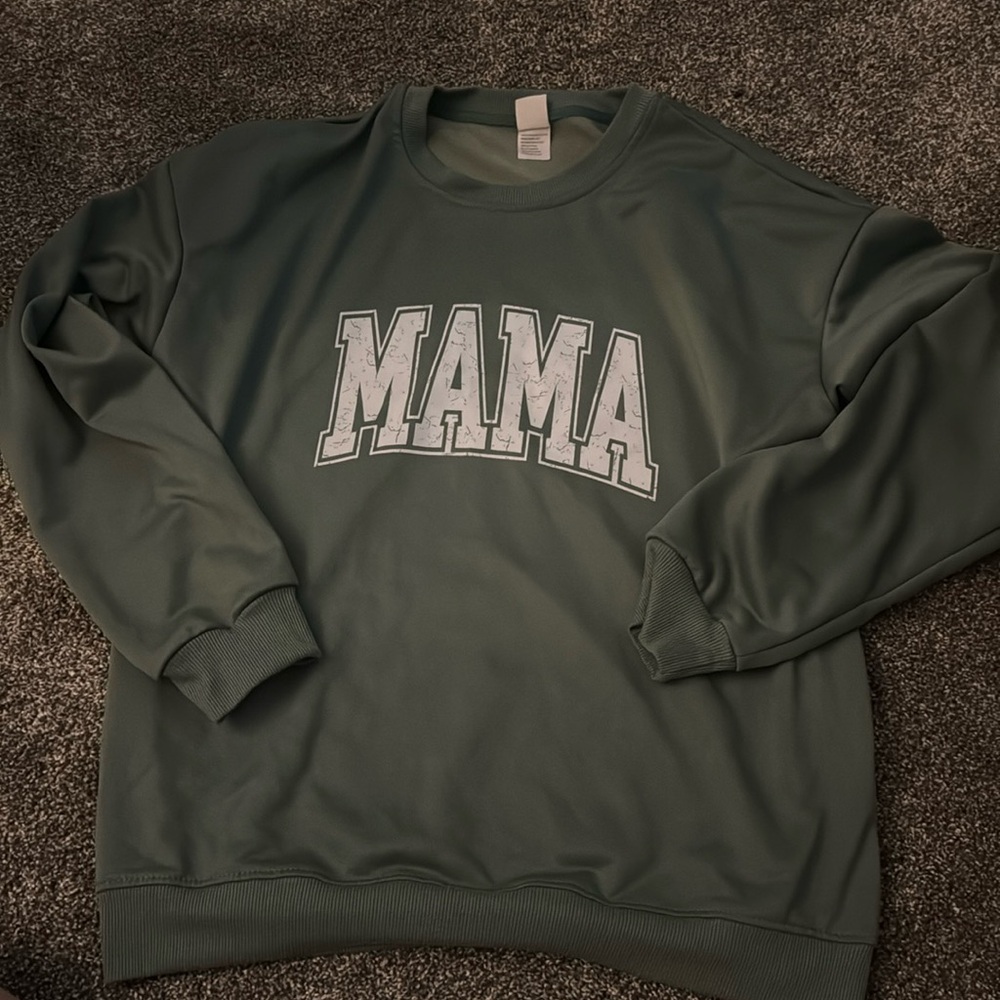 Mama Medium Crewneck Green Light weight